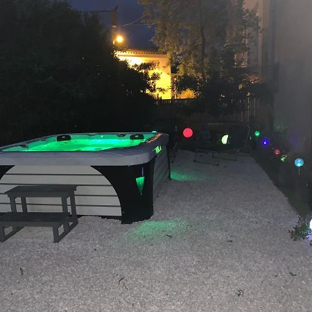 Les Dahlias Appartement 4 Personnes Jacuzzi Barbecue Jardin Arbore Climatise 아그 외부 사진