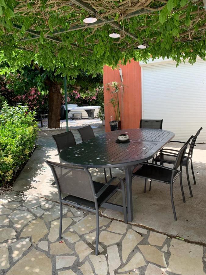 Les Dahlias Appartement 4 Personnes Jacuzzi Barbecue Jardin Arbore Climatise 아그 외부 사진
