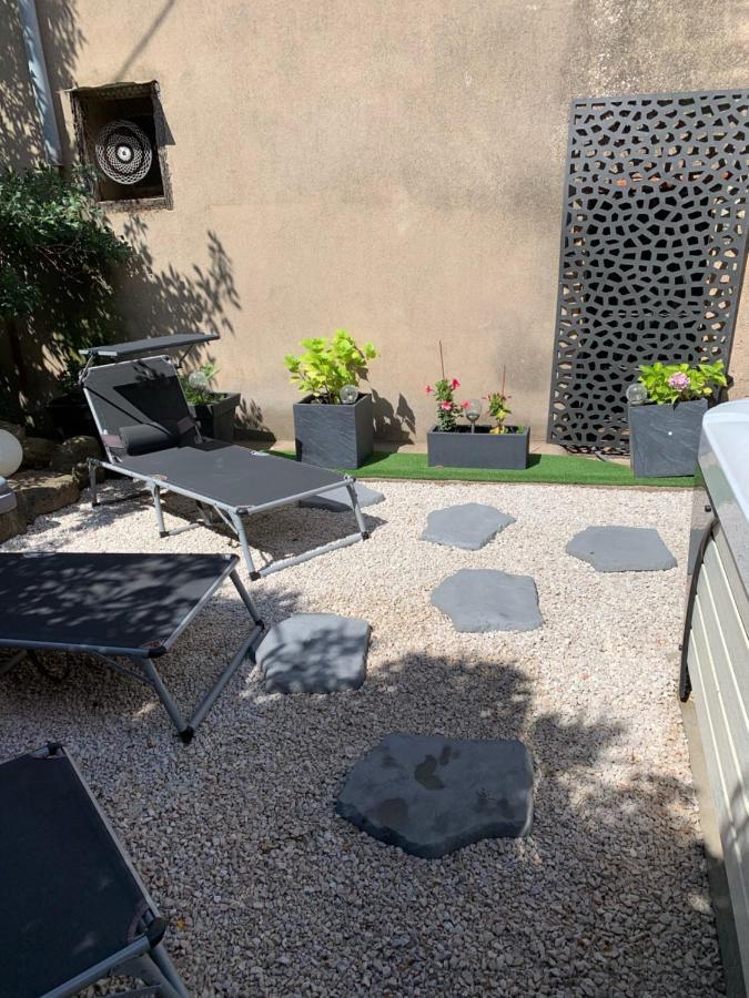 Les Dahlias Appartement 4 Personnes Jacuzzi Barbecue Jardin Arbore Climatise 아그 외부 사진